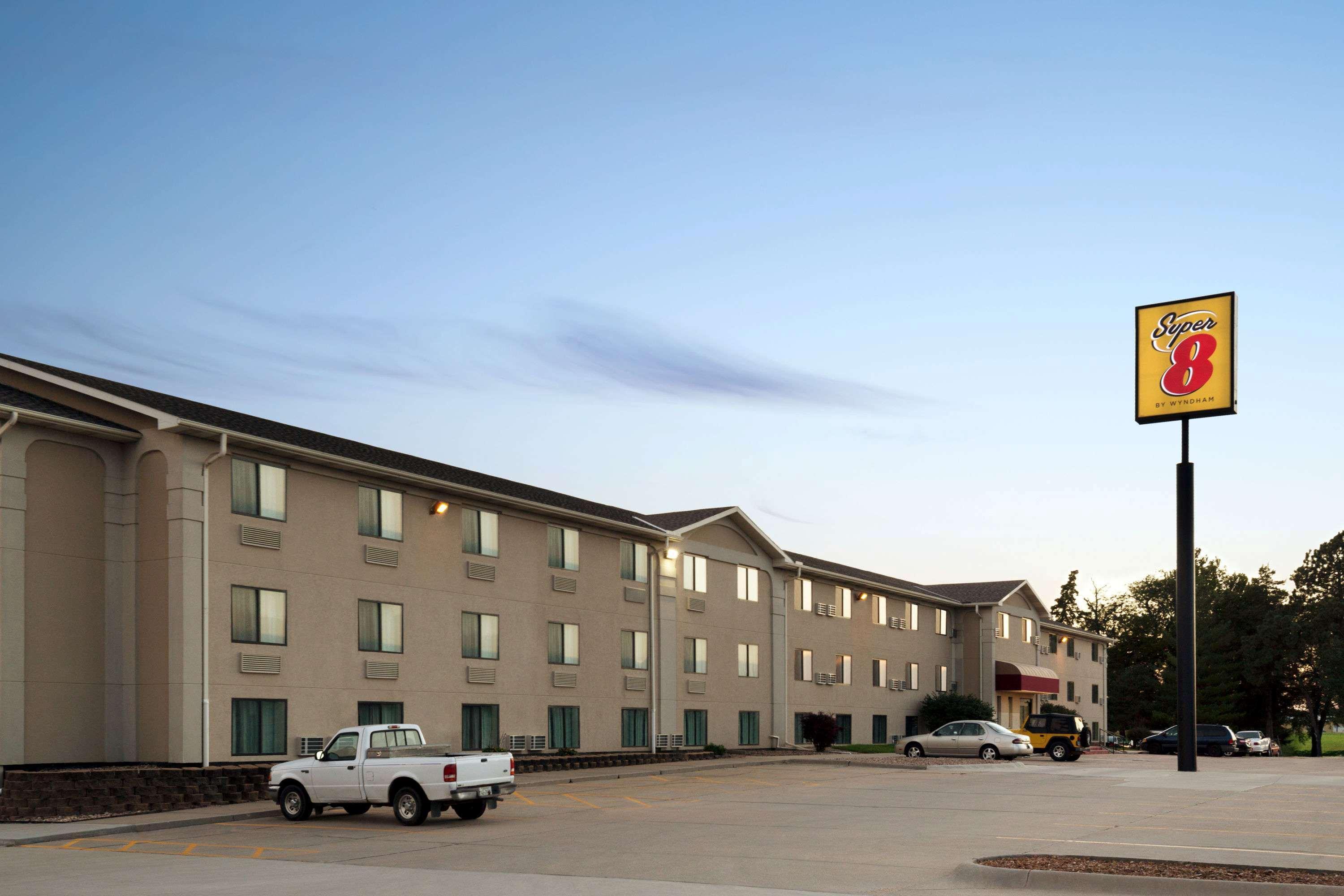 Отель Super 8 By Wyndham Lincoln North Экстерьер фото