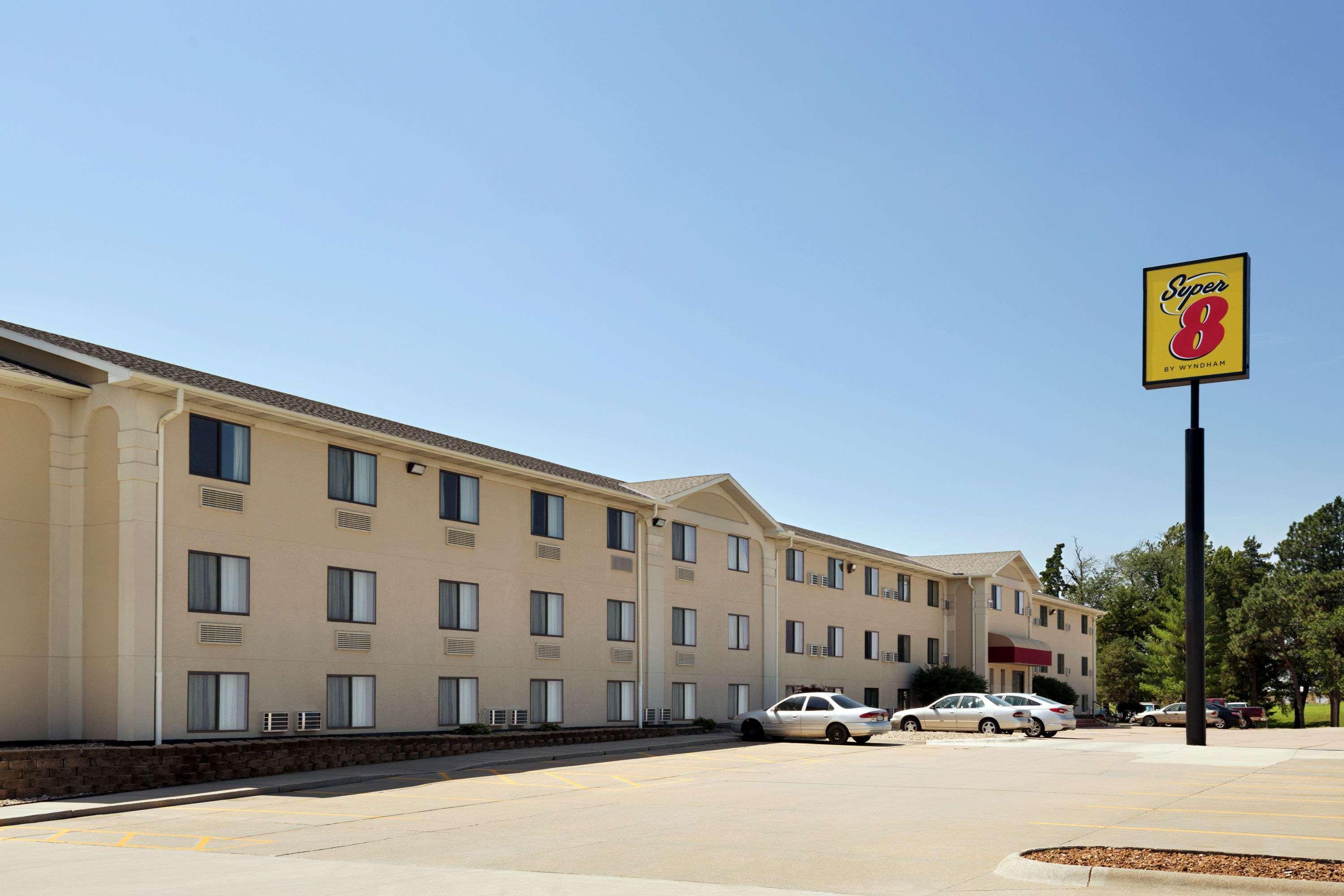 Отель Super 8 By Wyndham Lincoln North Экстерьер фото