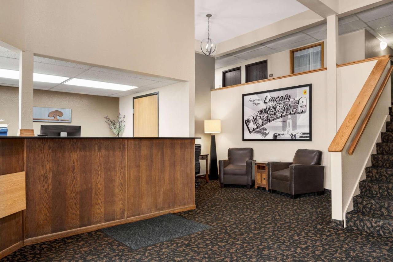 Отель Super 8 By Wyndham Lincoln North Экстерьер фото