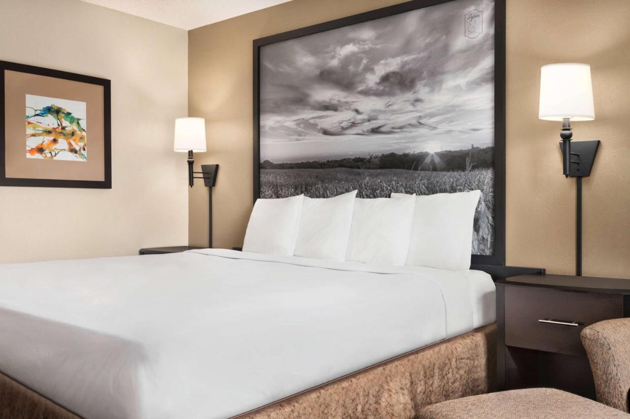 Отель Super 8 By Wyndham Lincoln North Экстерьер фото