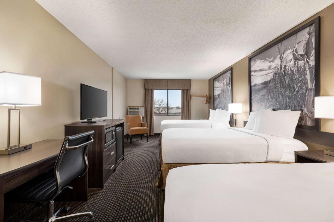 Отель Super 8 By Wyndham Lincoln North Экстерьер фото
