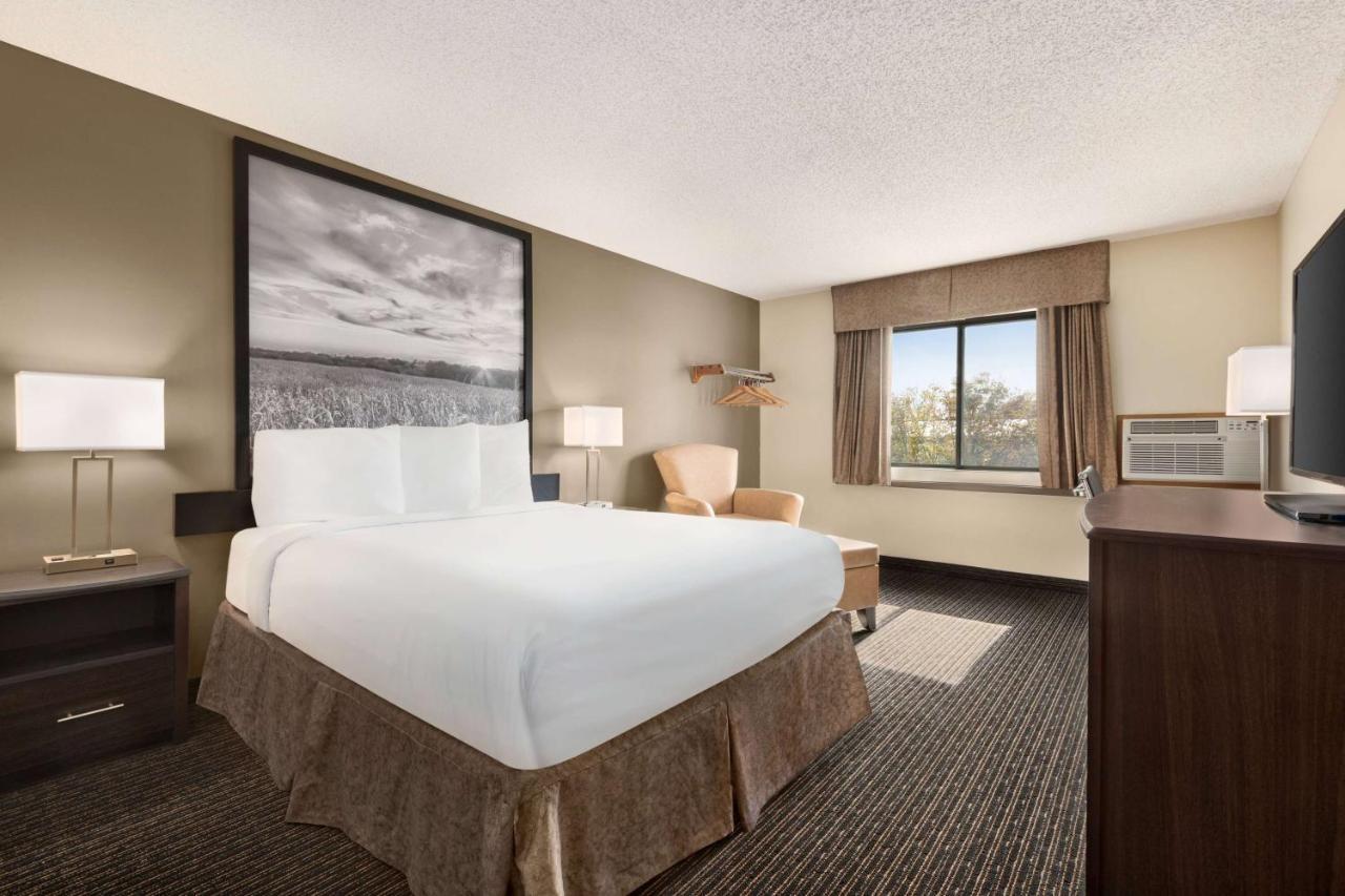 Отель Super 8 By Wyndham Lincoln North Экстерьер фото