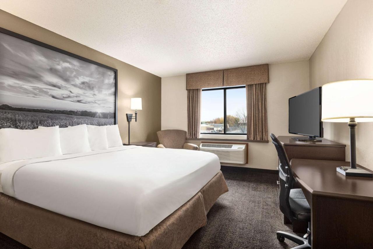 Отель Super 8 By Wyndham Lincoln North Экстерьер фото
