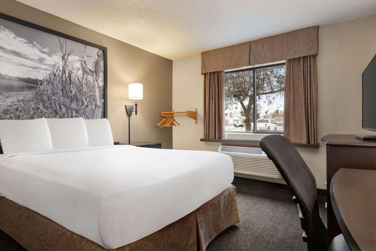 Отель Super 8 By Wyndham Lincoln North Экстерьер фото