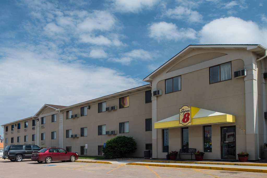 Отель Super 8 By Wyndham Lincoln North Экстерьер фото